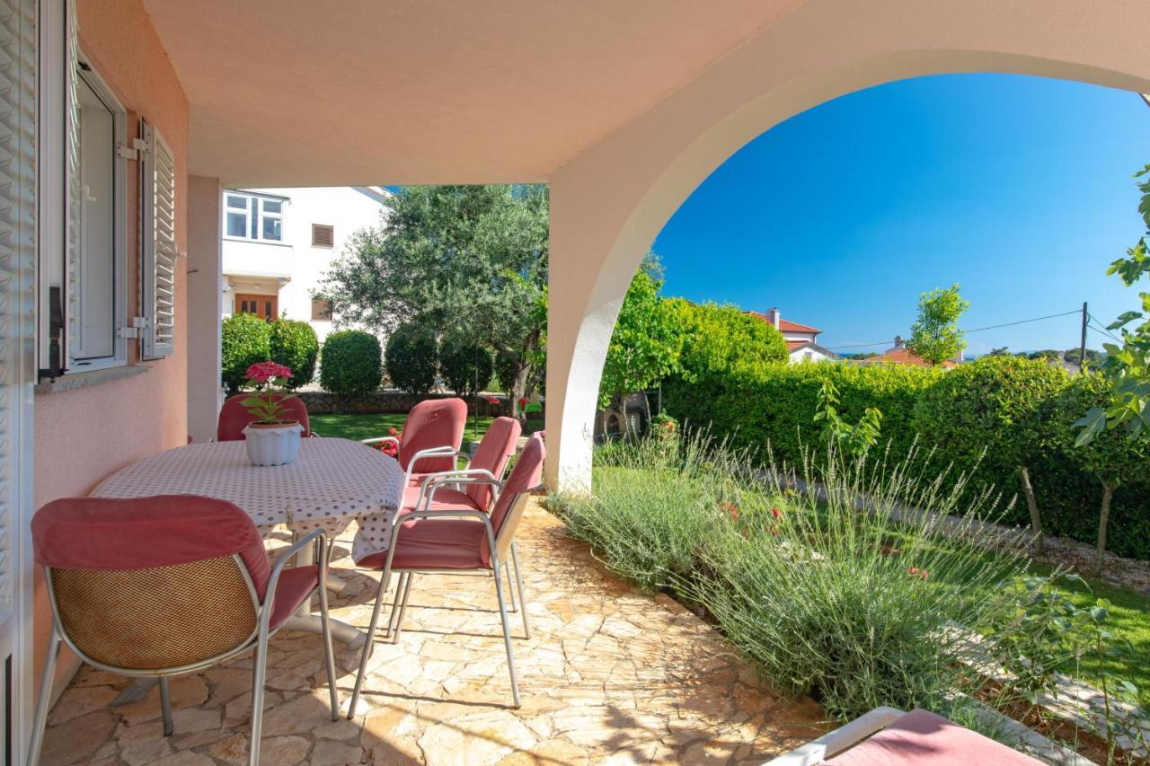 Apartment Lavanda With Beautiful Garden Veglia Exterior foto